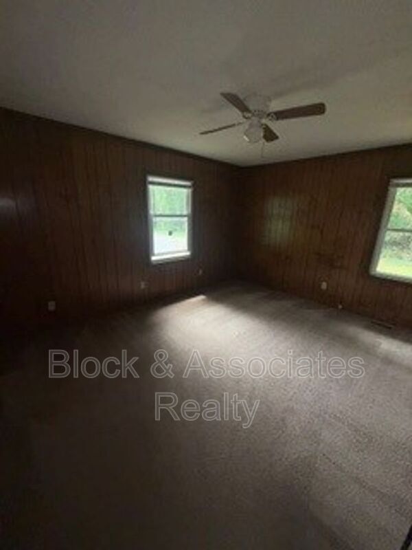Building Photo - 551 NC 42