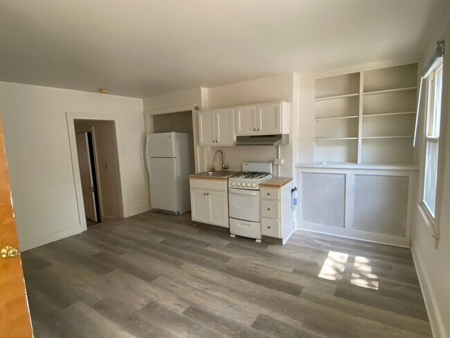 Building Photo - 409 Farnsworth Avenue