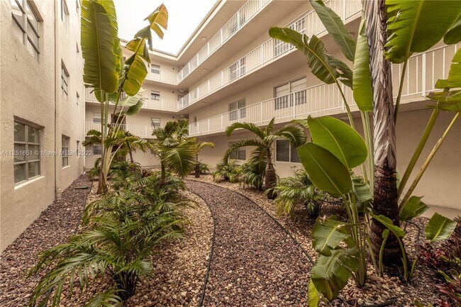 Foto del edificio - 7775 SW 86th St