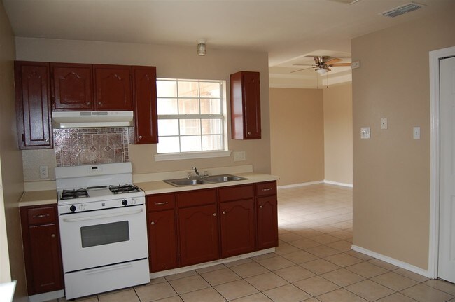 Building Photo - 610 Gage Loop