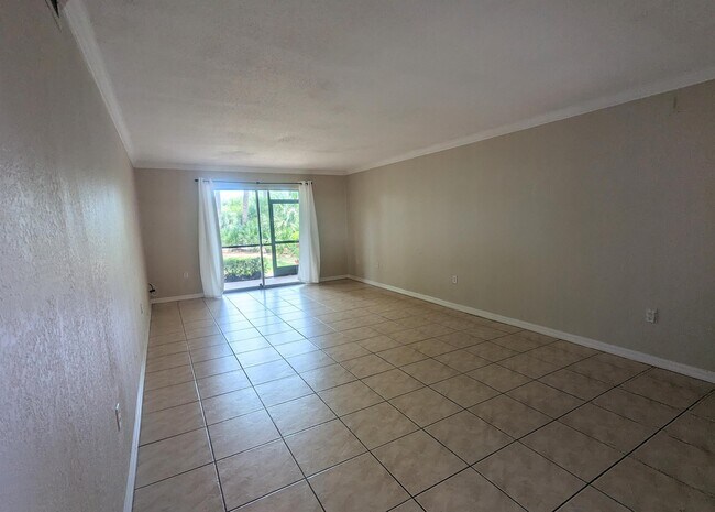 Building Photo - 906 La Costa Cir