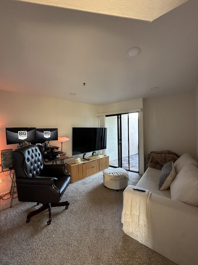 Building Photo - 5726 La Jolla Blvd