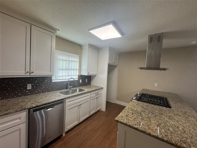 Foto del edificio - 12811 Labelle Ln