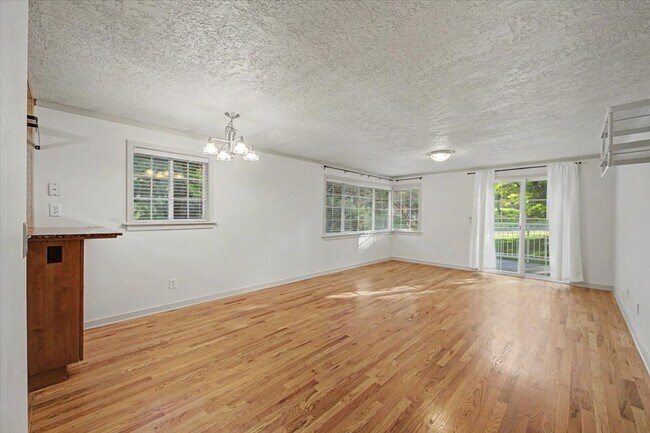 Foto del edificio - 407 Village Ln