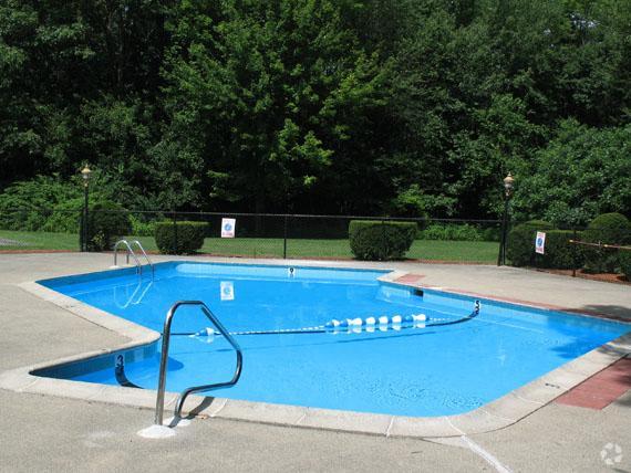 Piscina - Towne Lyne Village