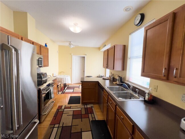 Foto del edificio - 8426 Chester Pkwy