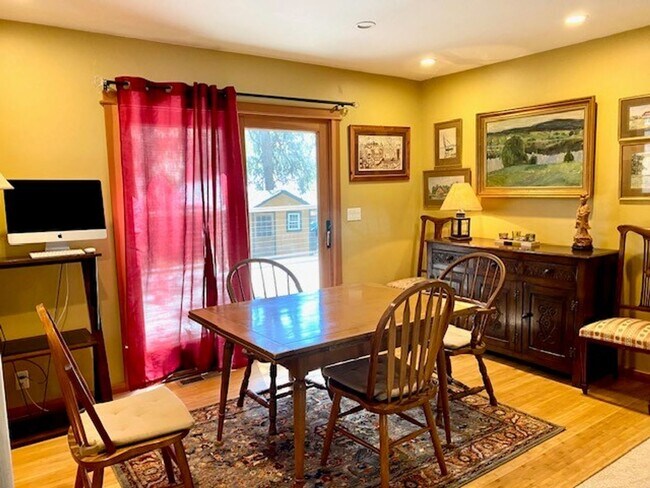 Foto del edificio - 10735 Pine Hill Dr