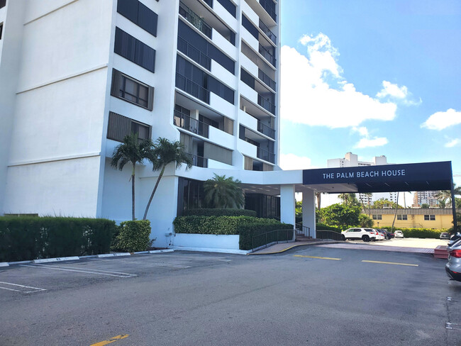 Building Photo - 5600 N Flagler Dr