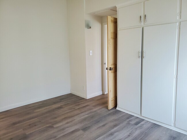 bedroom entrance from bedroom - 10727 McCune Ave