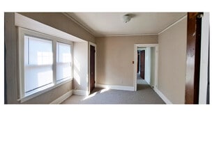 Building Photo - 358 E Schiller St