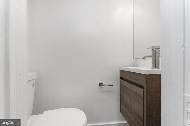 Foto del edificio - 7701 Ridge Ave