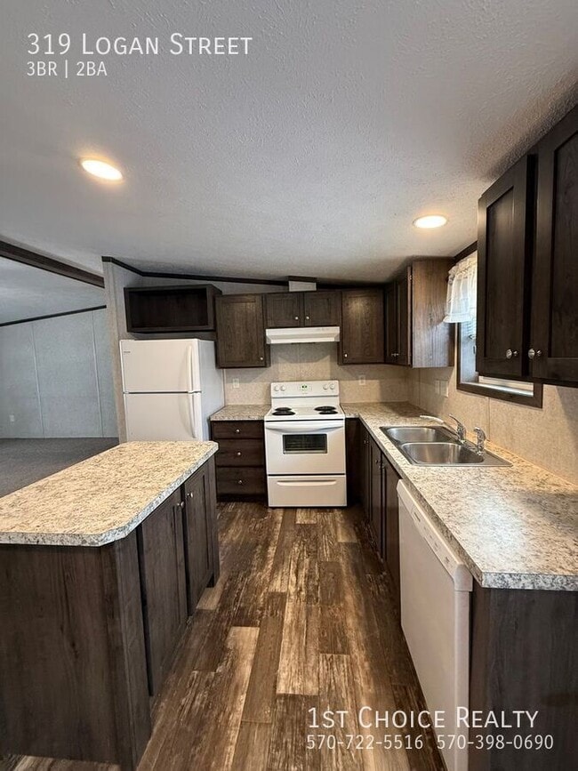 Building Photo - 319 Logan St