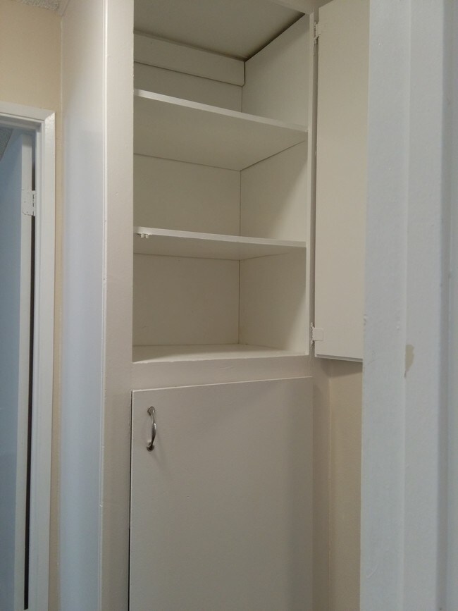 Armario para ropa blanca en los pasillos - Villa Royale Apartments