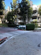 Building Photo - 1445 Brett Pl