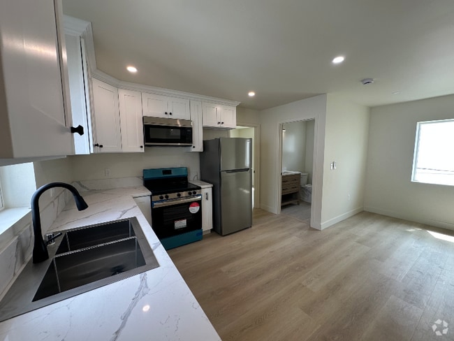 Building Photo - 616 A