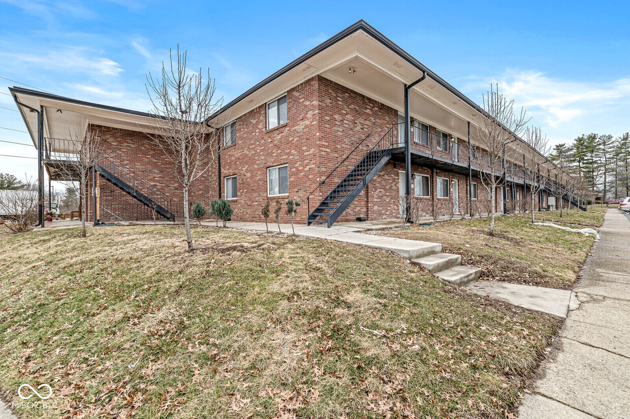Building Photo - 10301 Medallion Dr