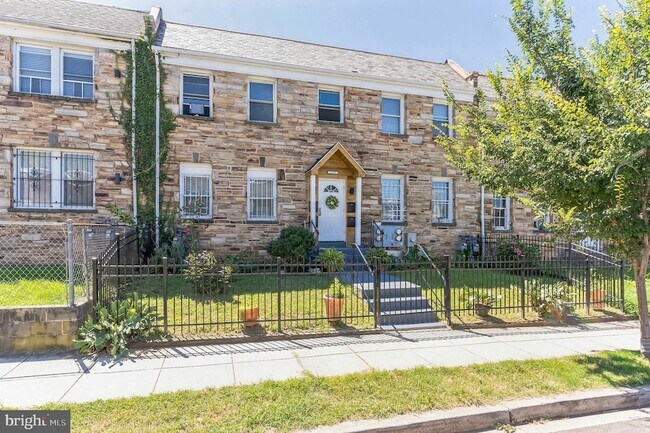 Building Photo - 1223 Simms Pl NE