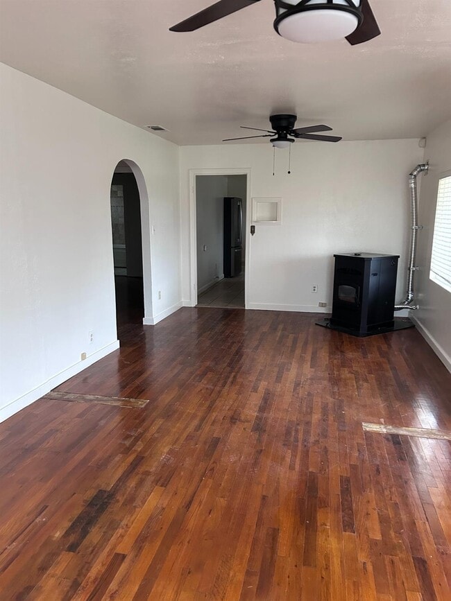 Foto del edificio - 10431 S Bethel Ave