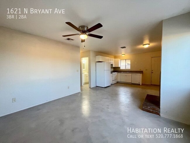 Building Photo - 1621 N Bryant Ave