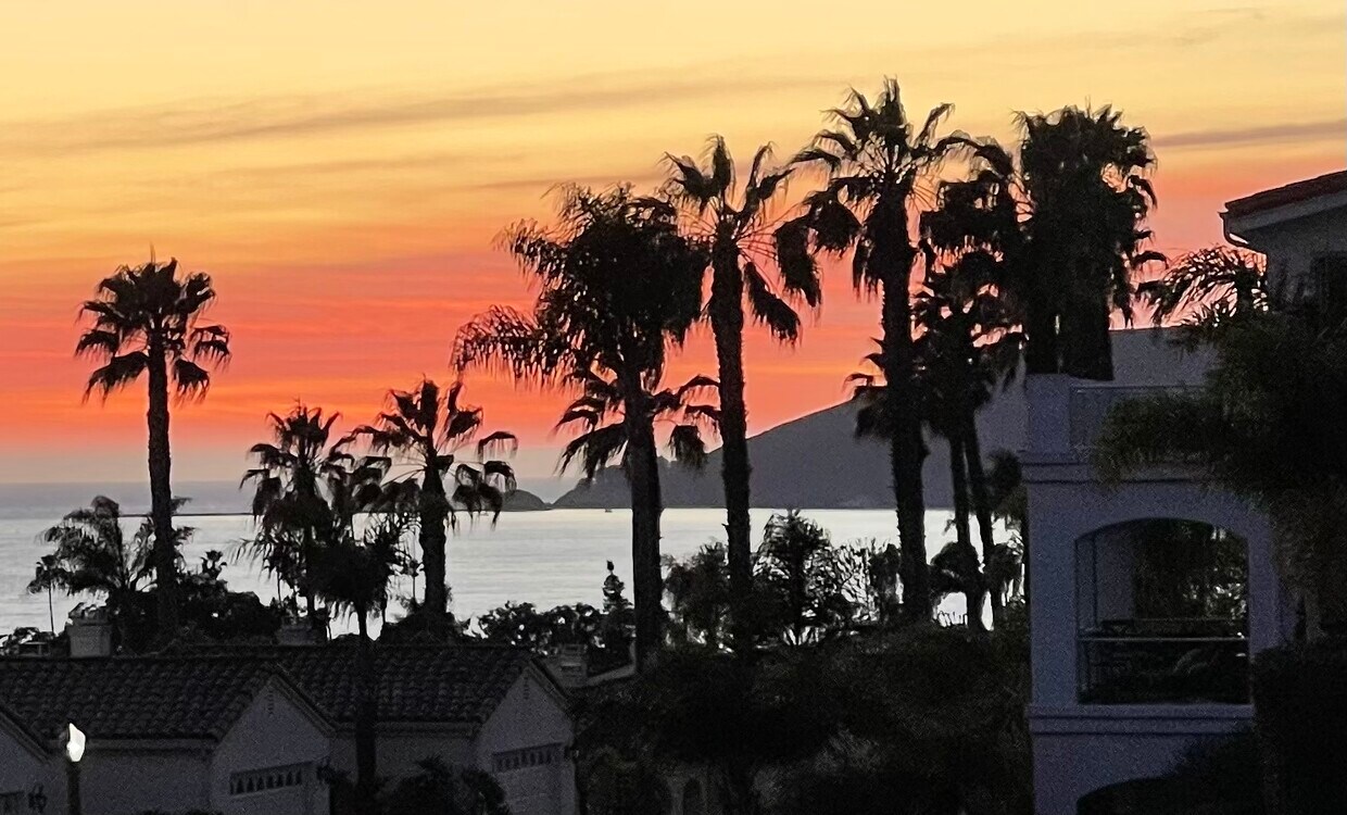 1933 Costa Brava Unit Own floor, private entrance, ocean view, Pismo