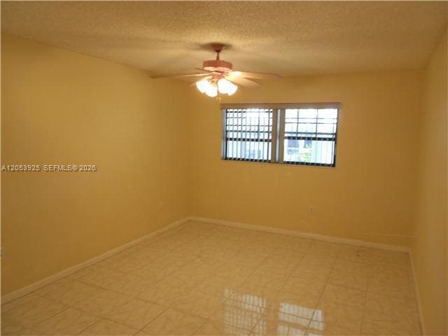 Foto del edificio - 829 NE 199th St