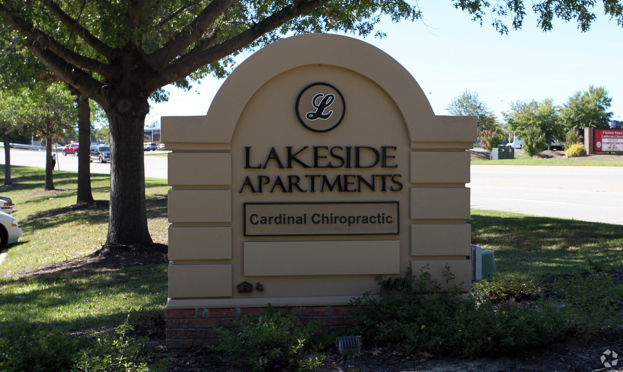 Foto del edificio - Lakeside Apartments