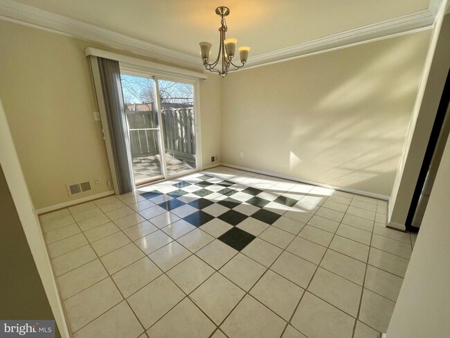 Building Photo - 3819 Redondo Pl