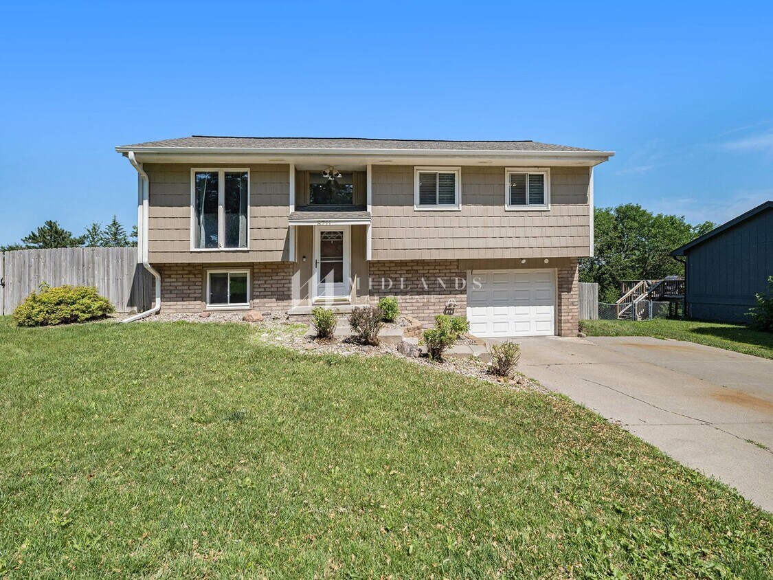 Millard 3 Bed / 2 Bath Split Entry - Millard 3 Bed / 2 Bath Split Entry