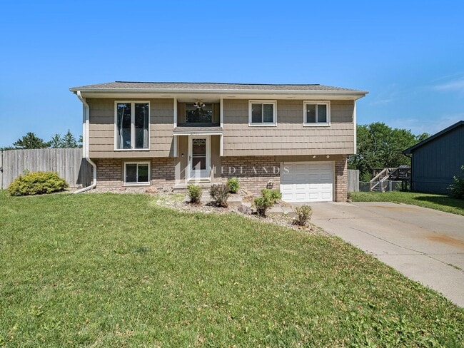 Millard 3 Bed / 2 Bath Split Entry - Millard 3 Bed / 2 Bath Split Entry House