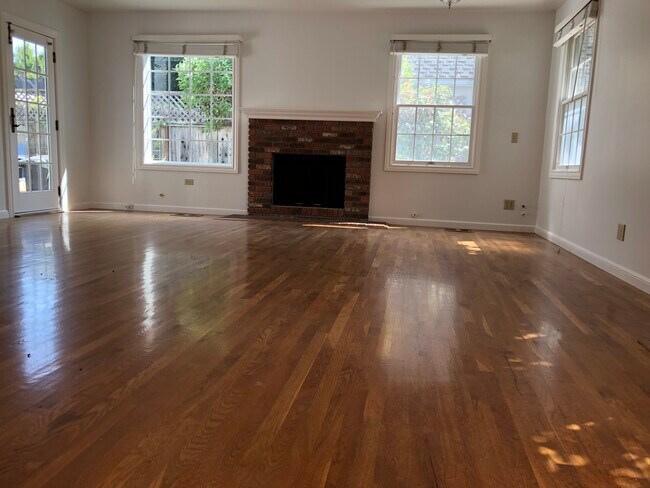 Building Photo - 808 Boyce Ave