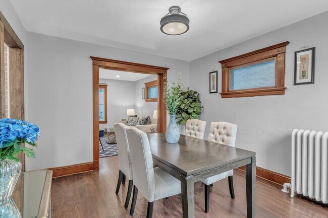 Foto del edificio - 80 E Hazeltine Ave