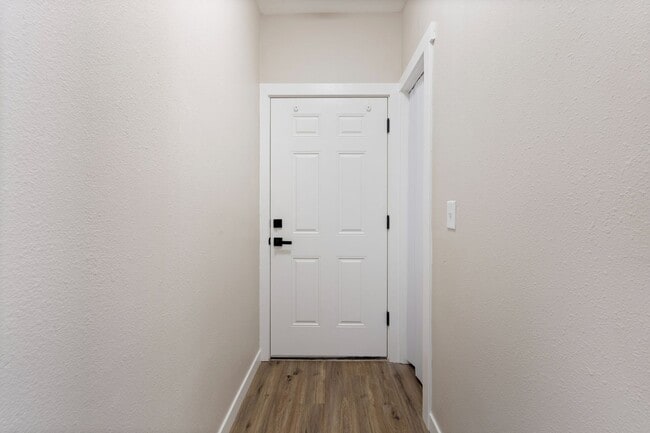 Building Photo - Fully Renovated Studio - Near PDX Airport ...