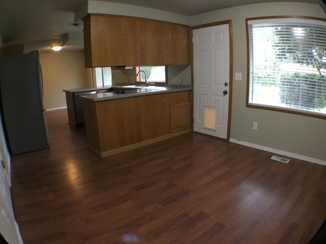 Building Photo - Updated 3 Bed/1.5 Bath Marysville Rambler ...