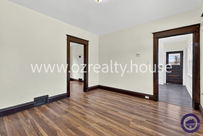 Building Photo - 836 Oak St