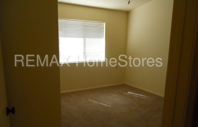 Building Photo - 3349 Swan Dr