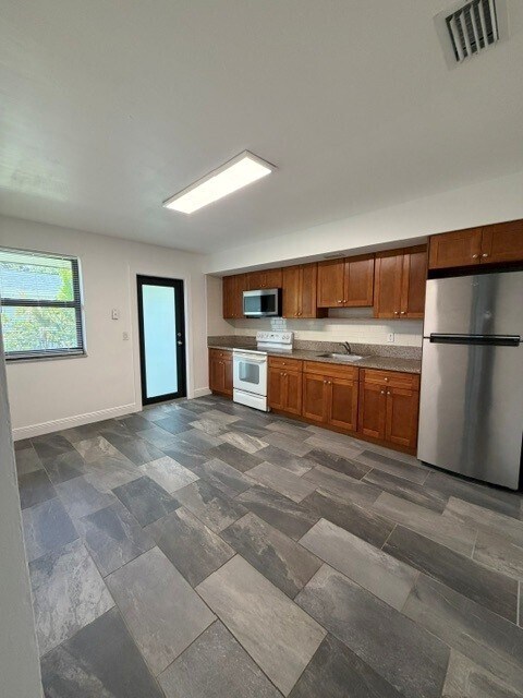 Foto del edificio - 408 SW 8th St