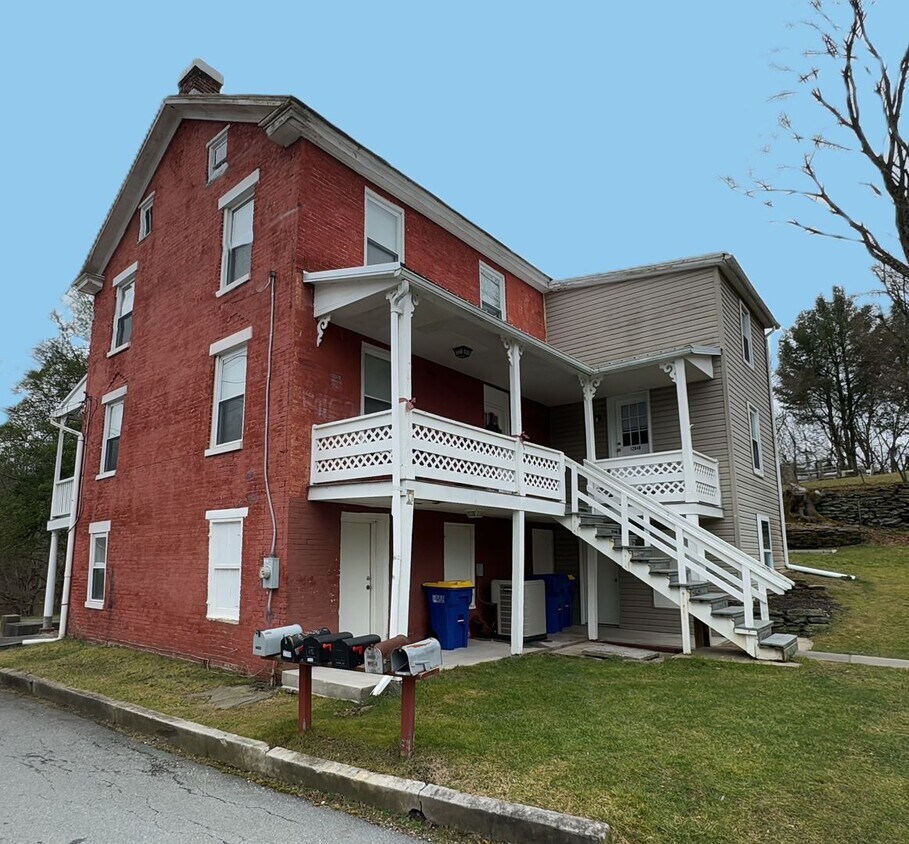 Primary Photo - Rear Unit
