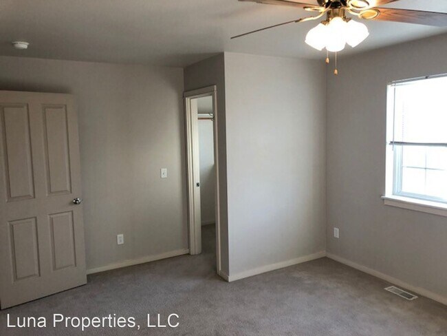 Building Photo - 3 br, 2 bath House - 1015 N River Rock Dr