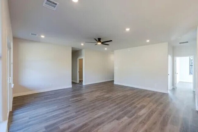 Foto del edificio - 5713 Stonegate Cir