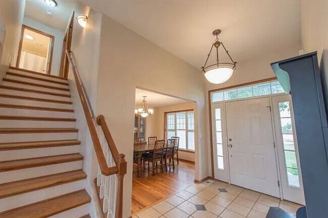 Foto del edificio - Beautiful Tri-Level Living on 5 Acres!