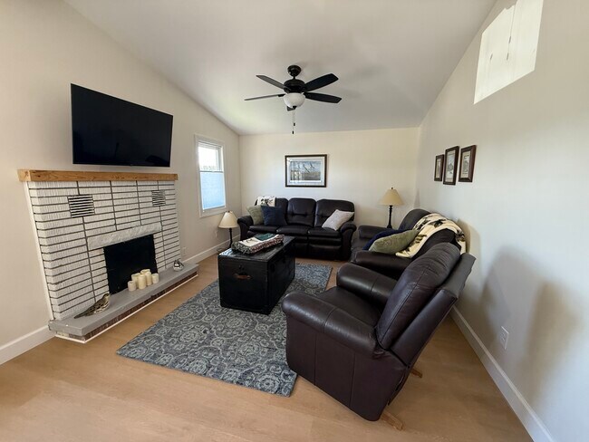 Foto del edificio - 8622 Cairn Hwy