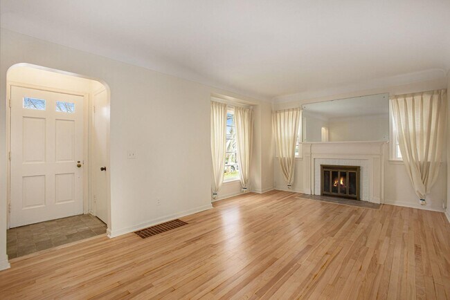 Foto del edificio - 2444 Richards Dr SE
