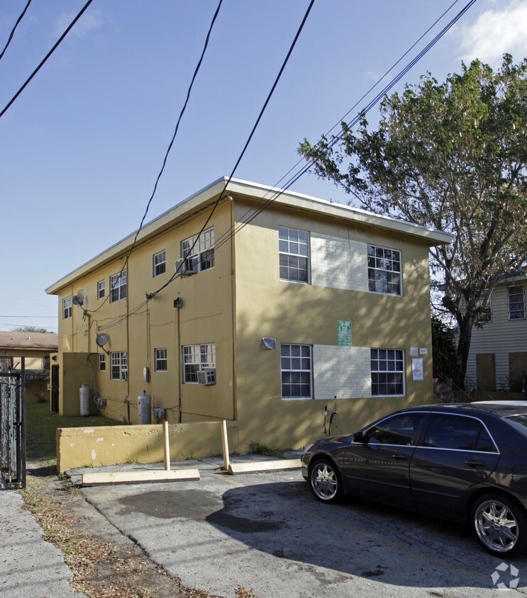 Building Photo - 3661 Thomas Ave