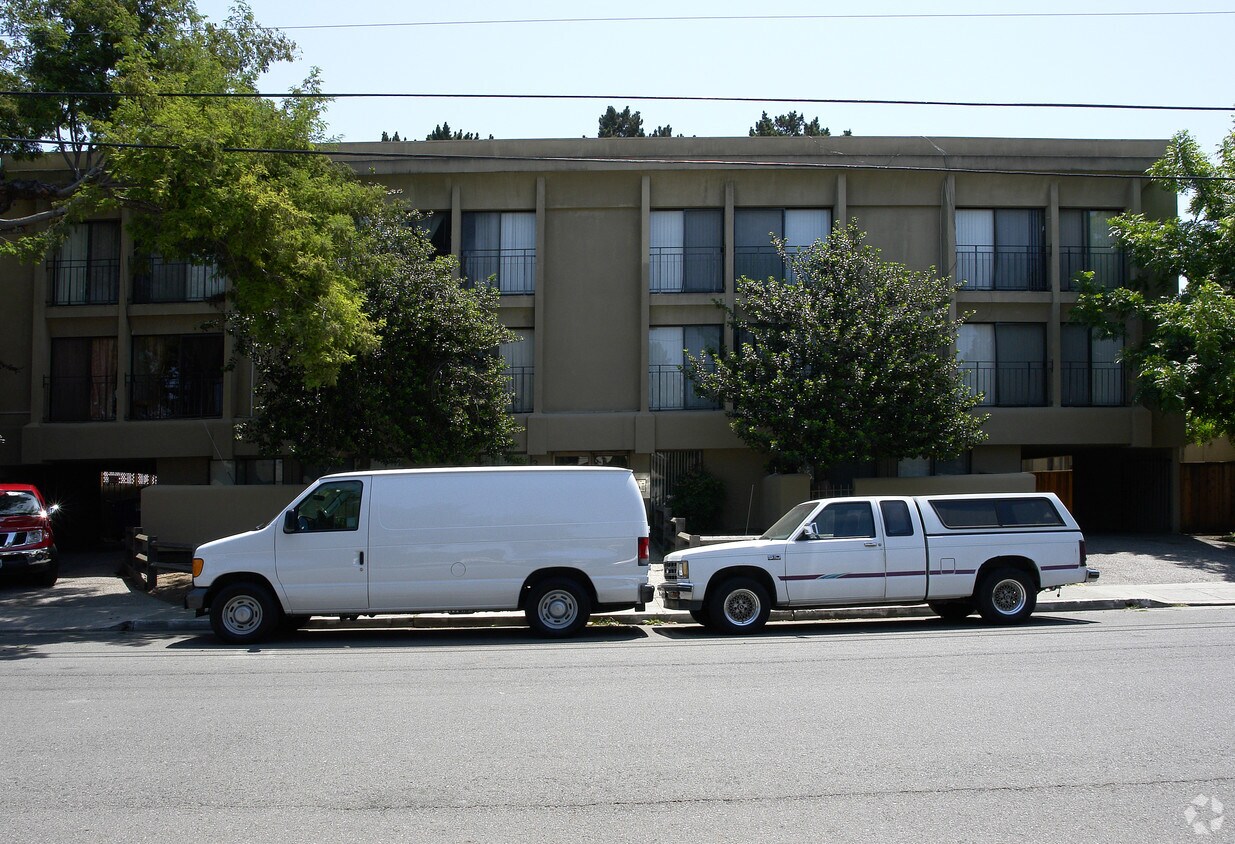 Building Photo - 348 4th Ave