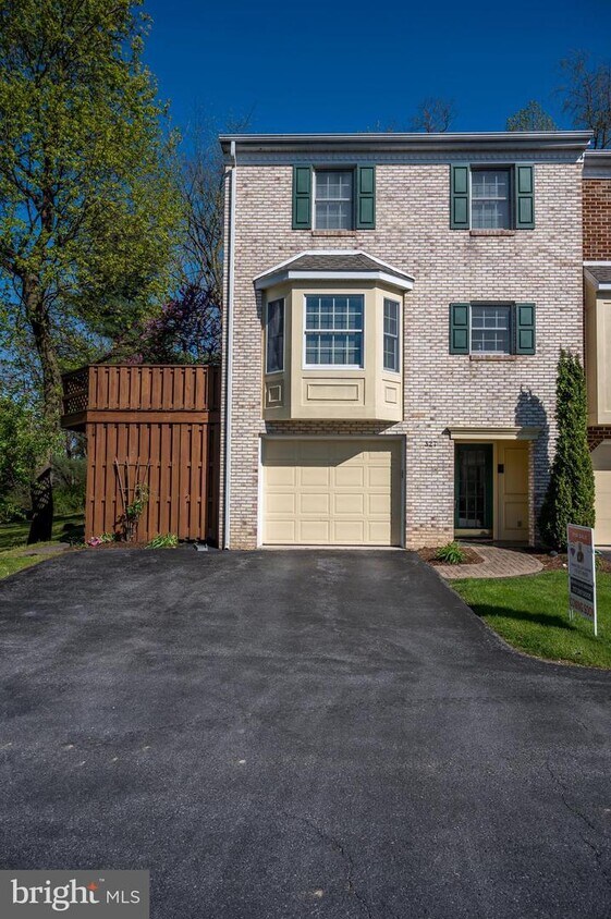Primary Photo - 327 Valley View Dr
