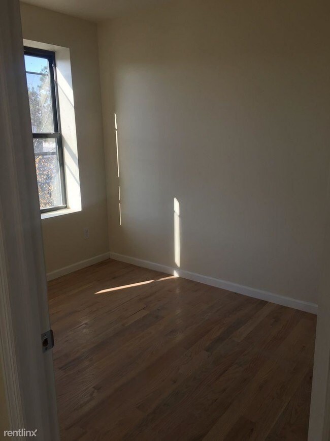 Foto del edificio - 3 br, 1.5 bath  - 624 Crescent St
