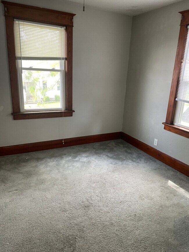 Building Photo - 545 17th Ave