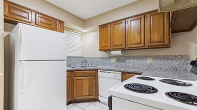 Building Photo - 10810 Sugar Hill Dr
