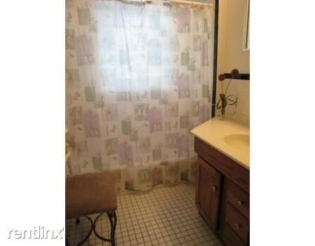 Building Photo - 3 br, 1 bath Condo - 45 Irving St Apt 1