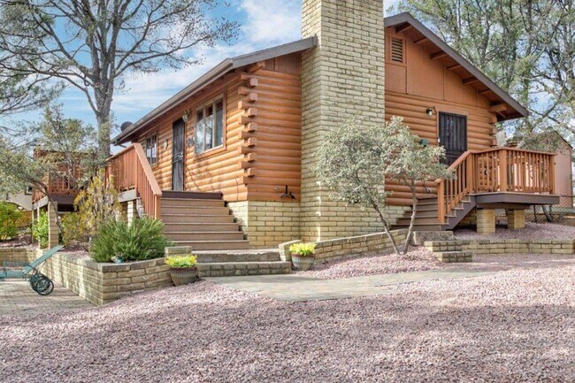 Foto del edificio - Adorable 2 bed / 1 bath Log Cabin